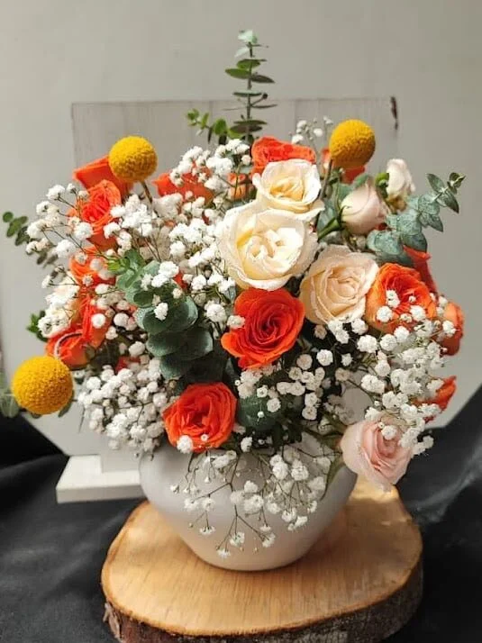 Arreglo Floral con Rosas y flores